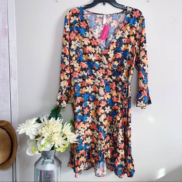 Xhilaration Dresses & Skirts - Xhilaration Floral 3/4 Ruffled Sleeve Wrap Dress